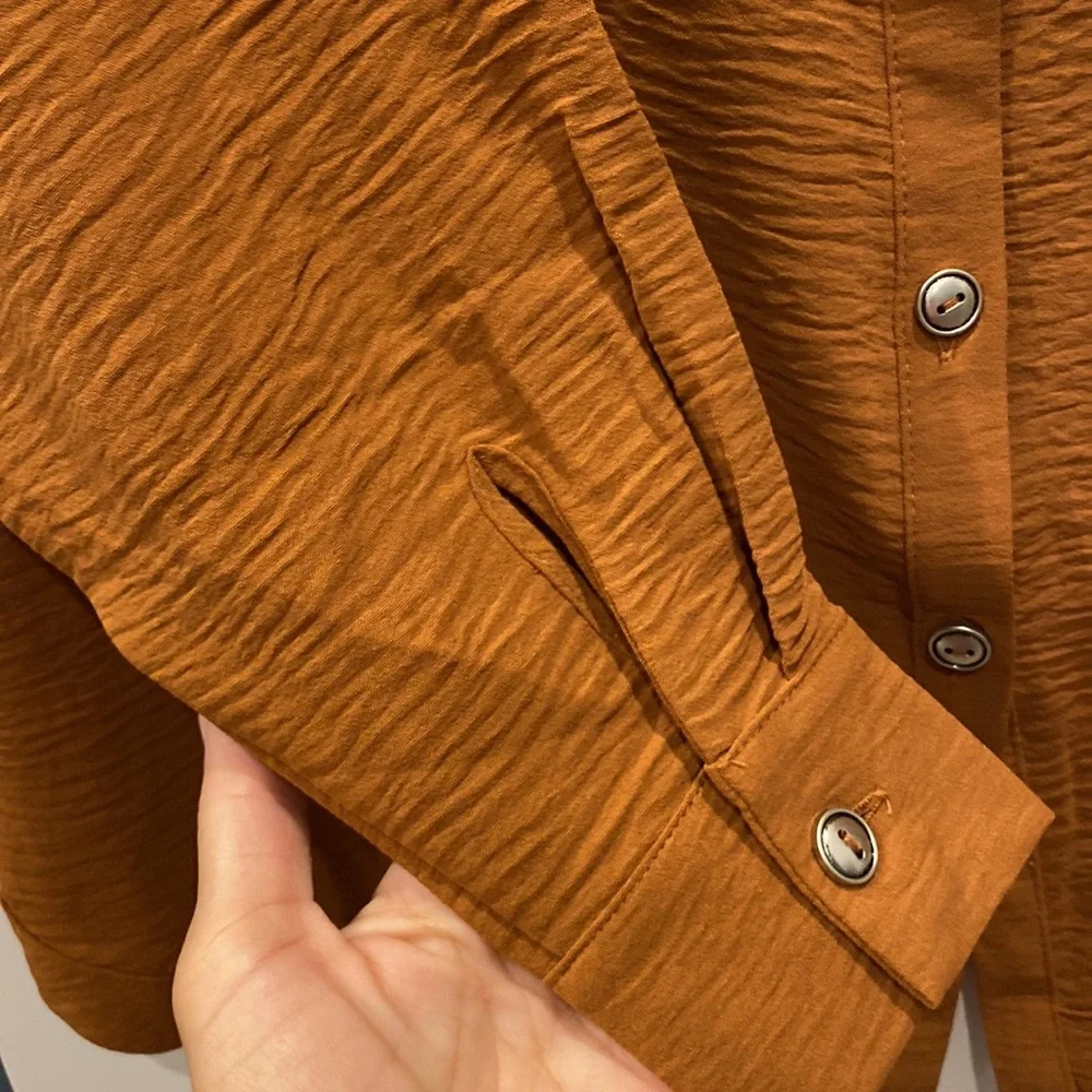 NWT ANDREE BY UNIT Rust Button-Up Shirt size small - Picture 4 of 6